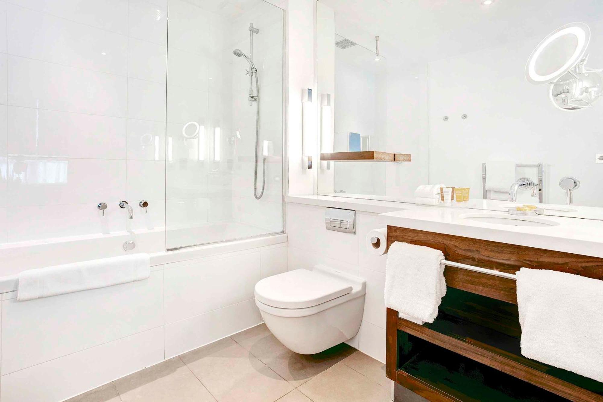 Executive Suite,1 King Bed, Kitchenette, Balcony