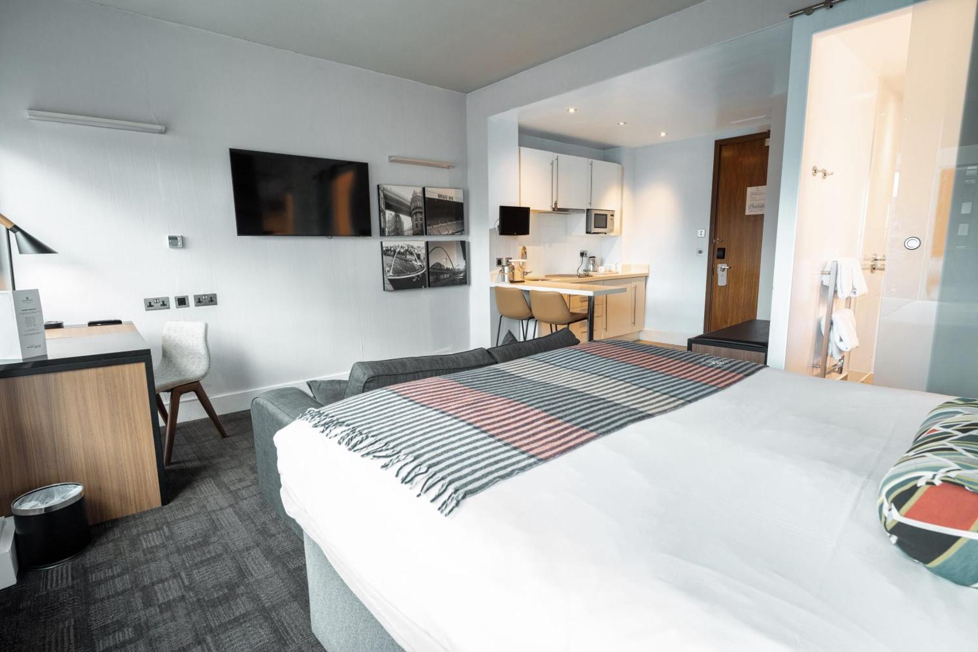 Standard Room 1 King Bed Stadium View