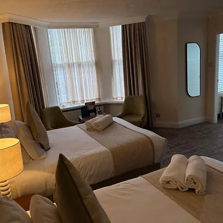 Caledonian Hotel-3